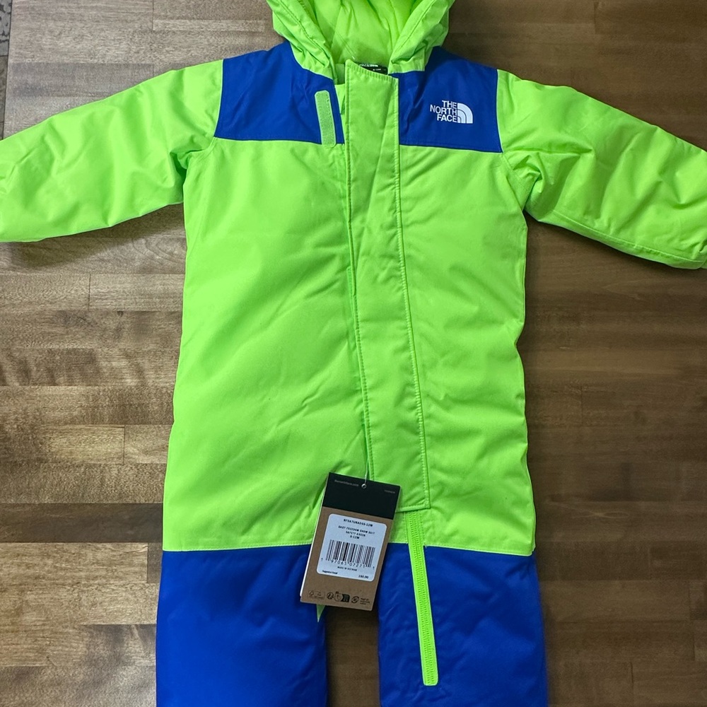 NEW WITH TAGS The North Face Baby Freedom Snow Suit Safety
Green 6-12MO